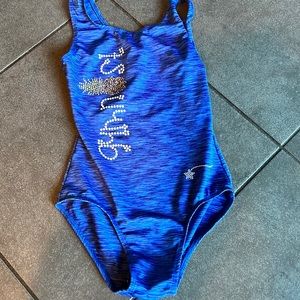 This is an adult junior fits like a child large per my daughter.